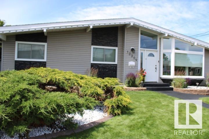 Photo 3 of 13304 70 St Nw, Edmonton AB