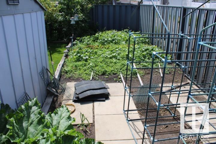 Photo 56 of 13304 70 St Nw, Edmonton AB