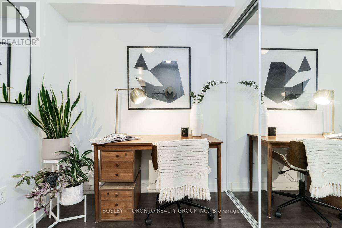 Photo 4 of 720 812 Lansdowne Avenue, Toronto ON