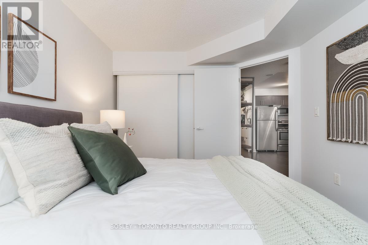 Photo 1 of 720 812 Lansdowne Avenue, Toronto ON