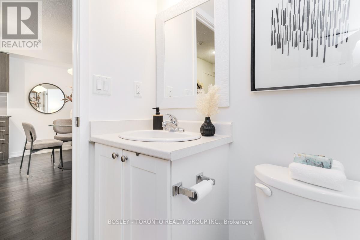 Photo 3 of 720 812 Lansdowne Avenue, Toronto ON