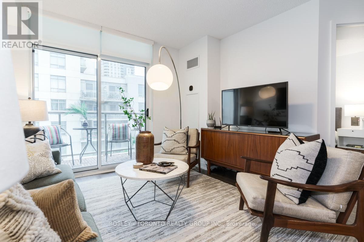 Photo 2 of 720 812 Lansdowne Avenue, Toronto ON