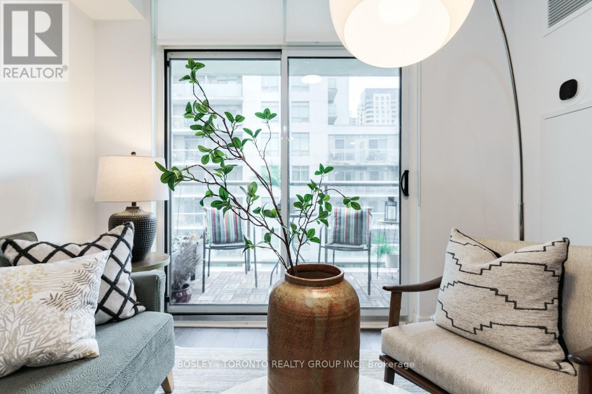 Photo 6 of 720 812 Lansdowne Avenue, Toronto ON