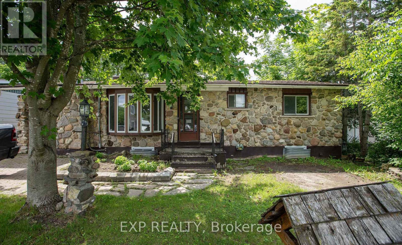 Photo 1 of 84 Kenyon Street E, North Glengarry ON