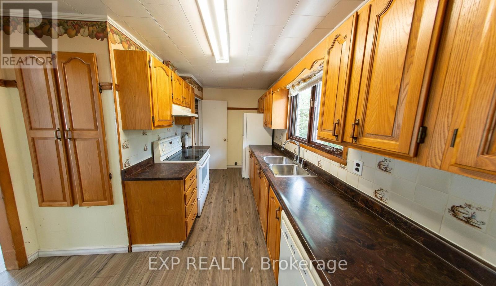 Photo 10 of 84 Kenyon Street E, North Glengarry ON