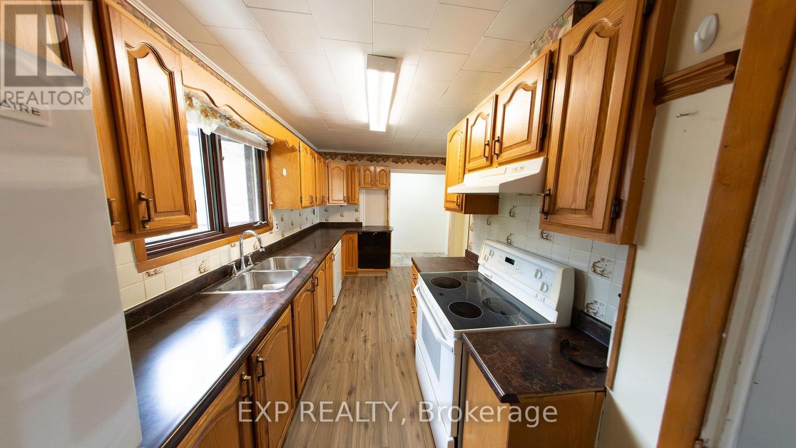 Photo 11 of 84 Kenyon Street E, North Glengarry ON