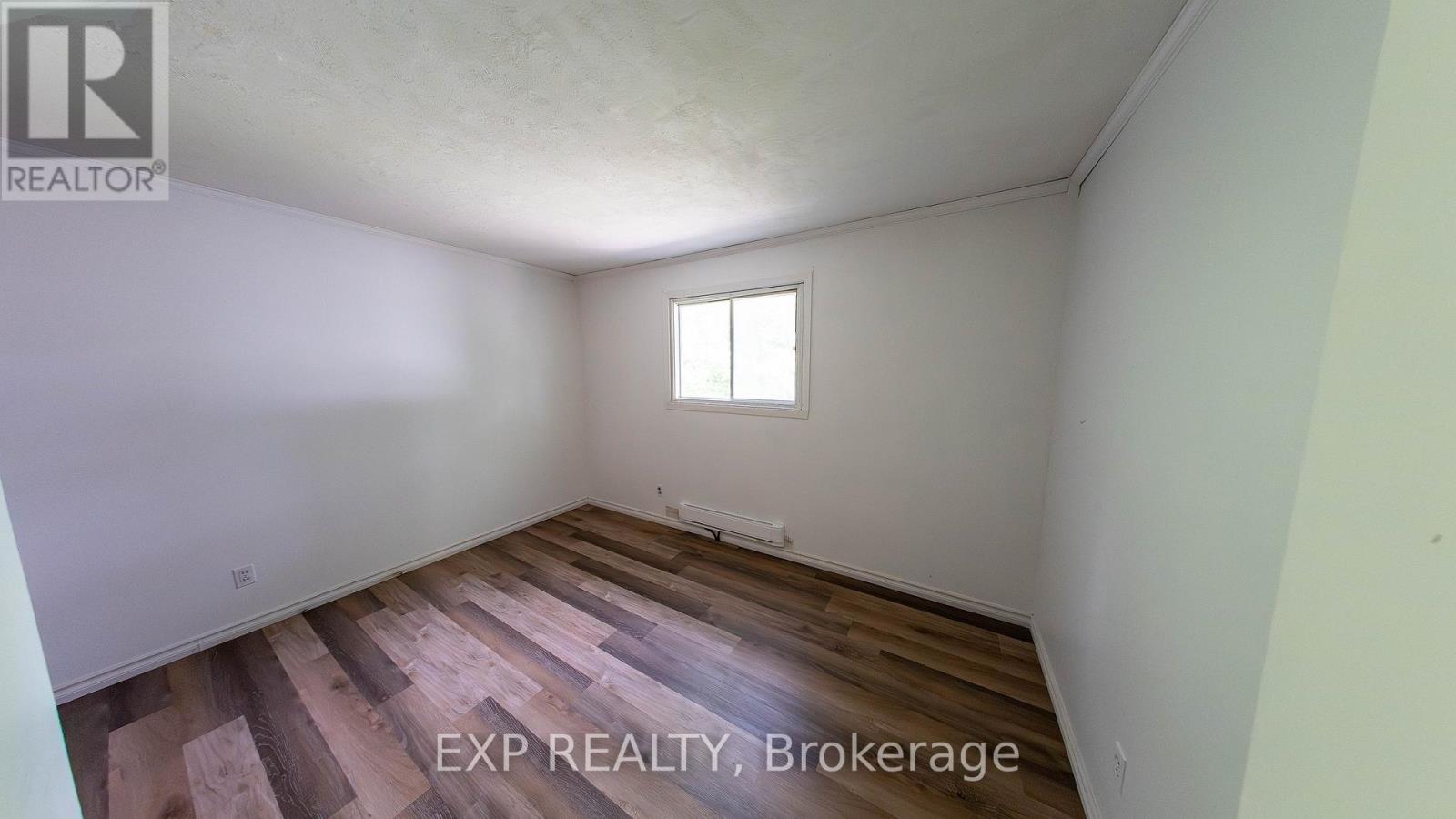 Photo 13 of 84 Kenyon Street E, North Glengarry ON