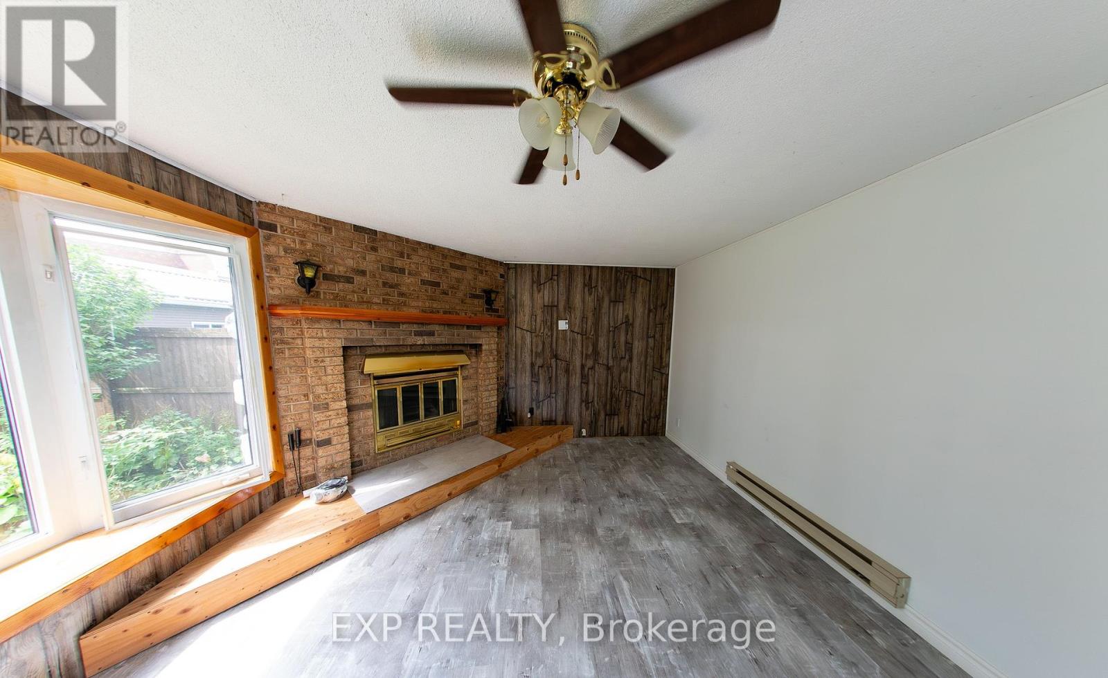 Photo 6 of 84 Kenyon Street E, North Glengarry ON