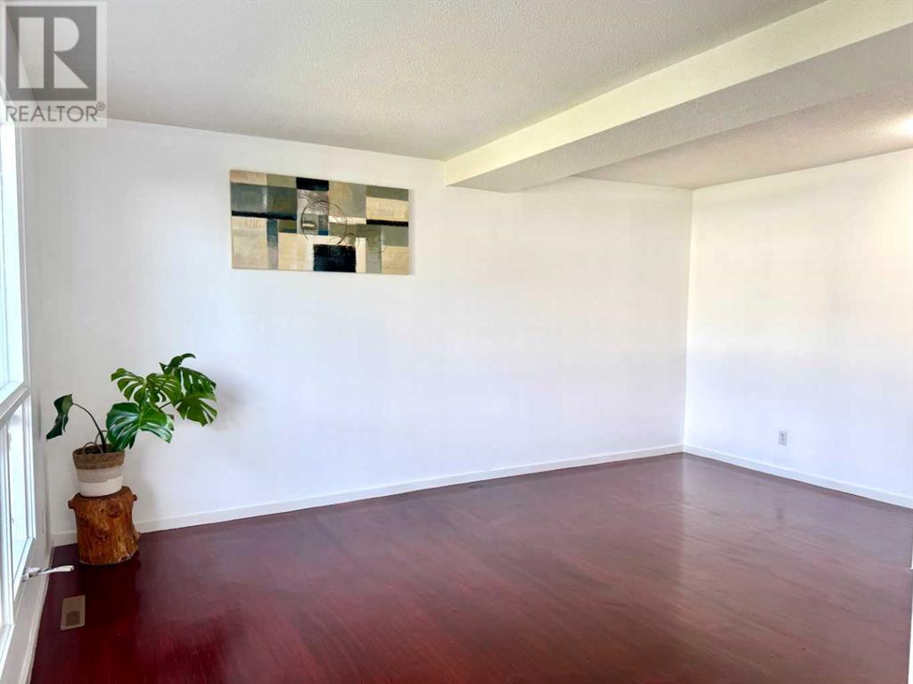 Single Family House for Sale in    Street Thorncliffe Calgary 