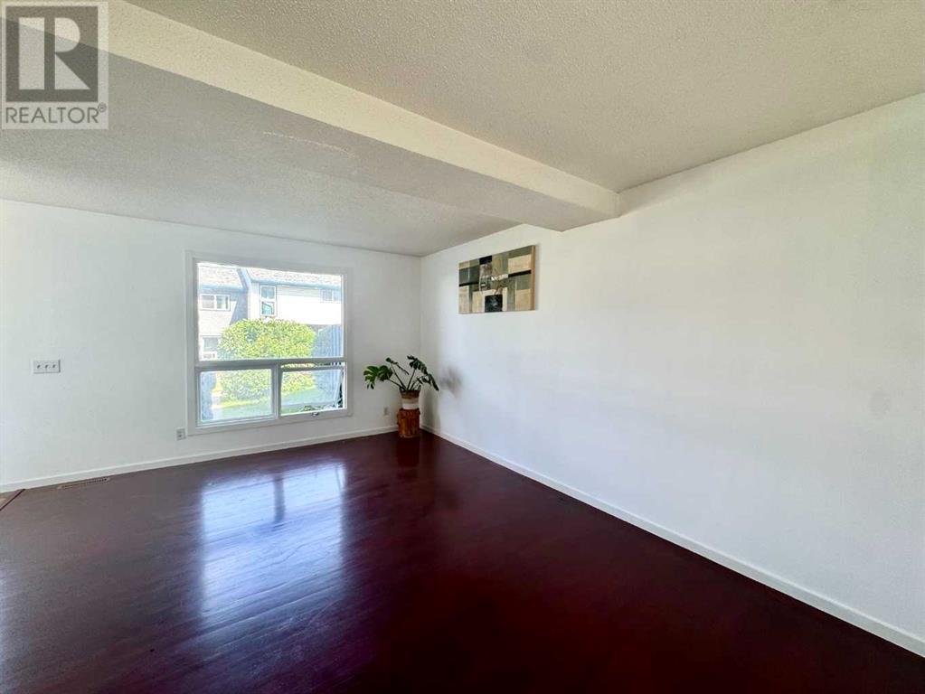 Single Family House for Sale in    Street Thorncliffe Calgary 