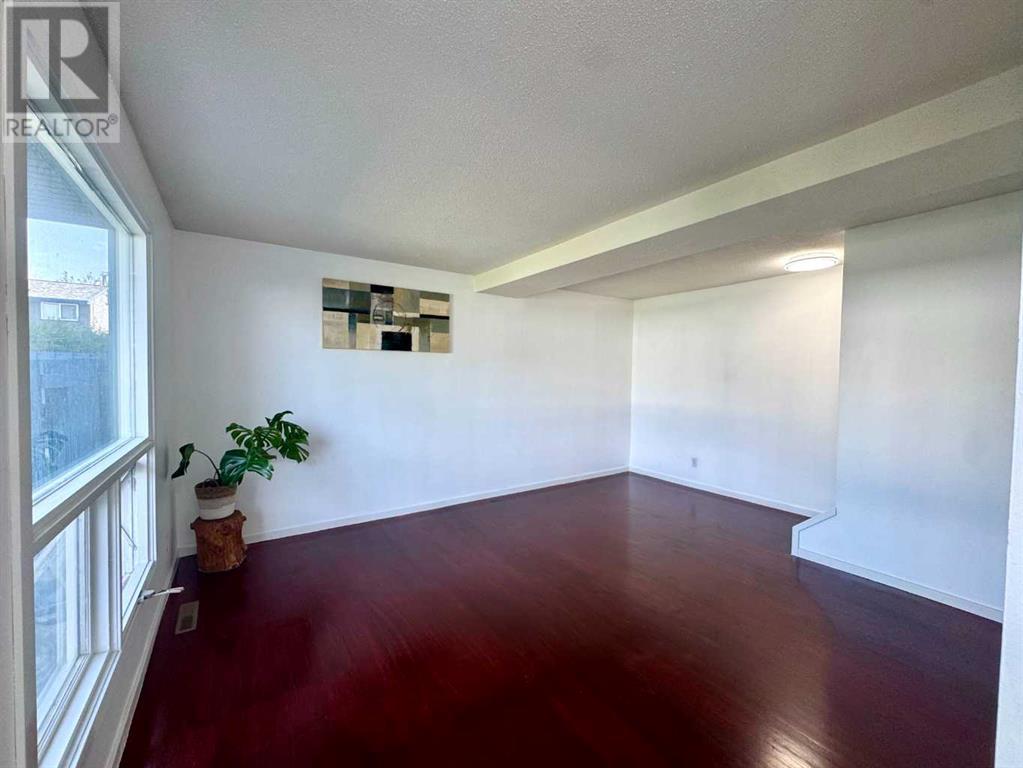 Single Family House for Sale in    Street Thorncliffe Calgary 