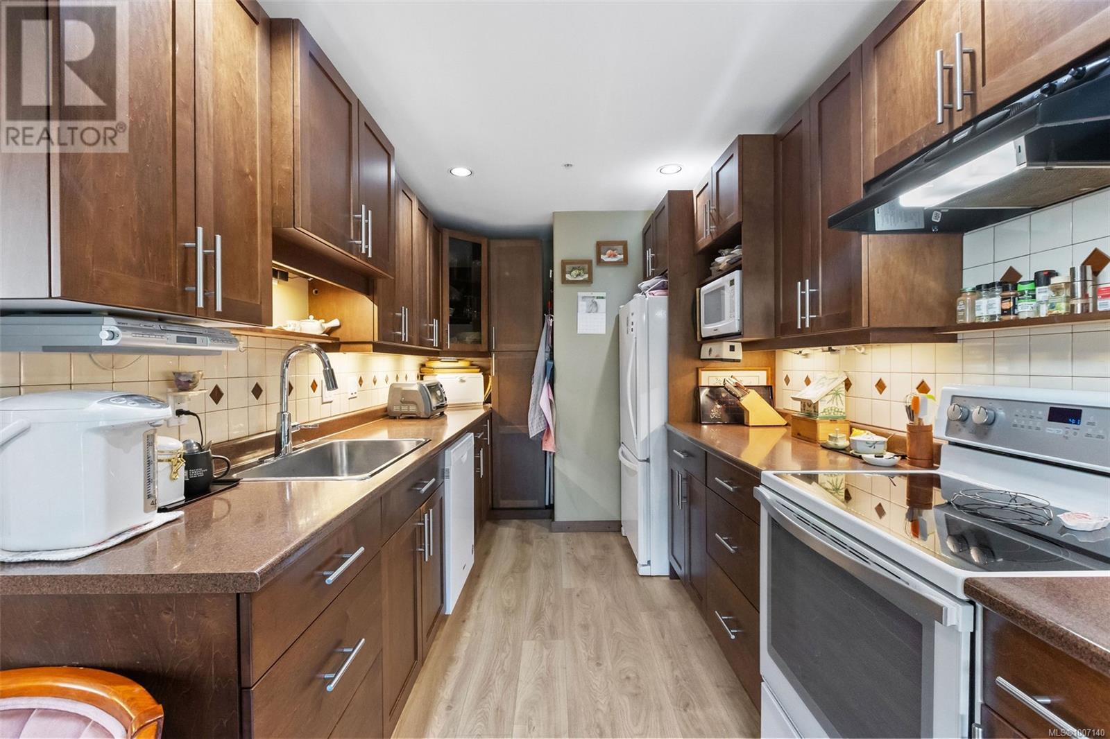 Photo 3 of 105 1100 Union Rd, Saanich BC