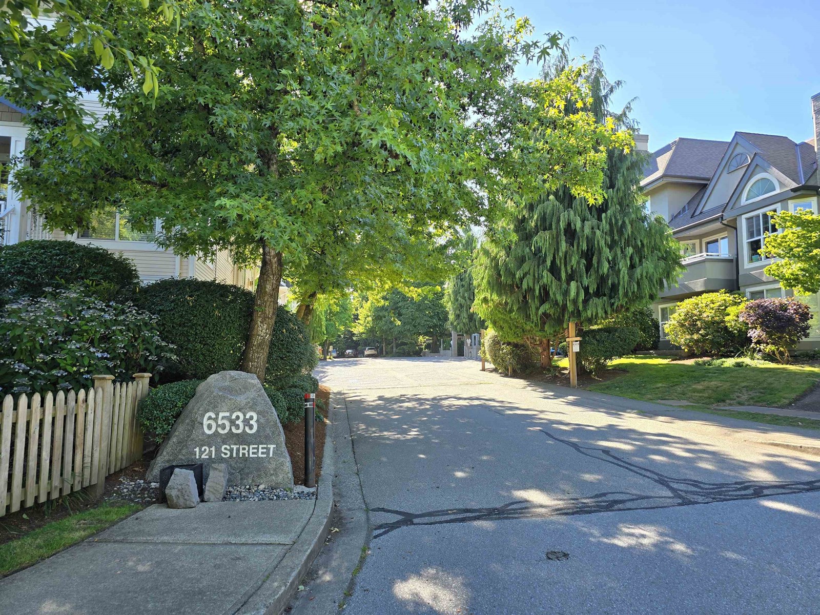 Photo 1 of 68 6533 121 Street, Surrey BC