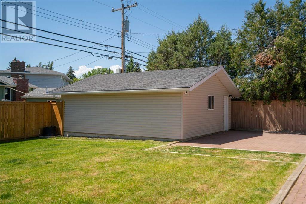 Single Family House 4 Level for Sale in  Lake Bonavista Drive SE Lake Bonavista Calgary 
