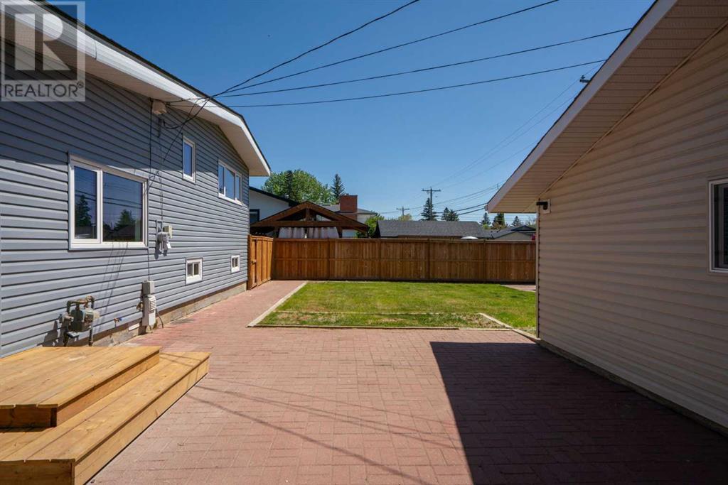 Single Family House 4 Level for Sale in  Lake Bonavista Drive SE Lake Bonavista Calgary 