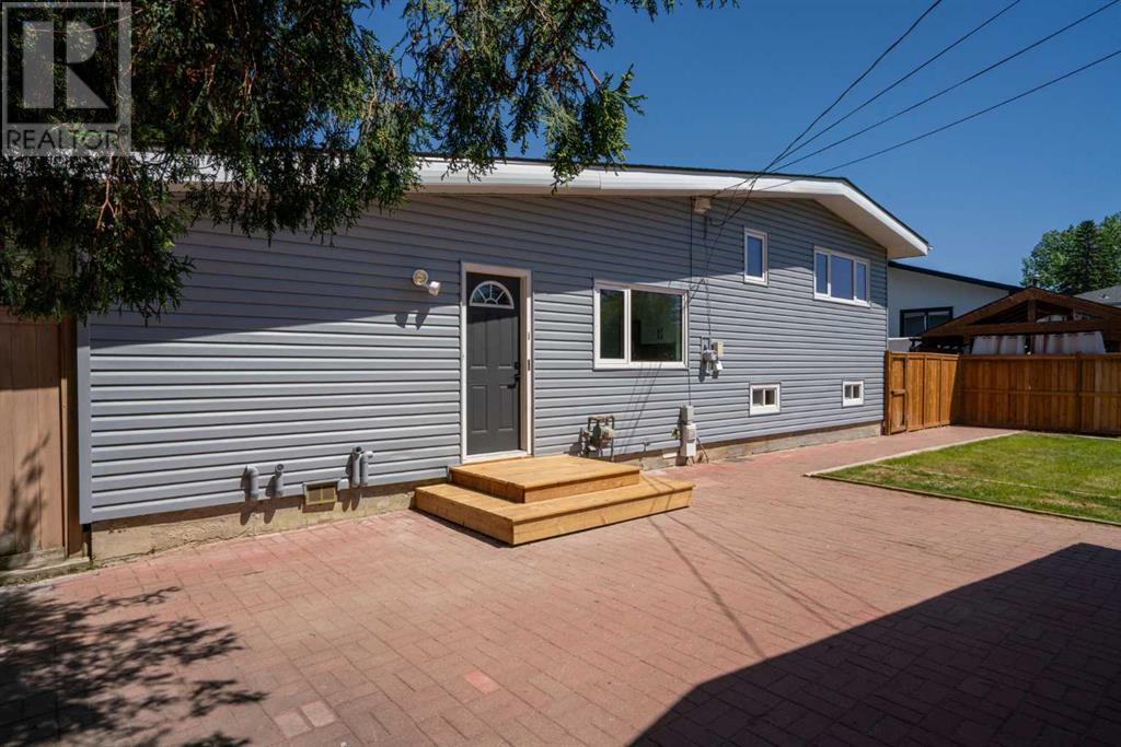 Single Family House 4 Level for Sale in  Lake Bonavista Drive SE Lake Bonavista Calgary 