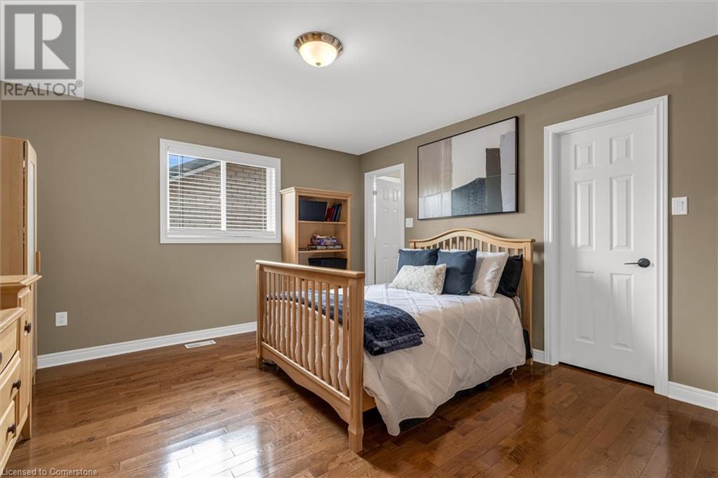 Photo 21 of 29 Gaines Avenue, Dundas ON