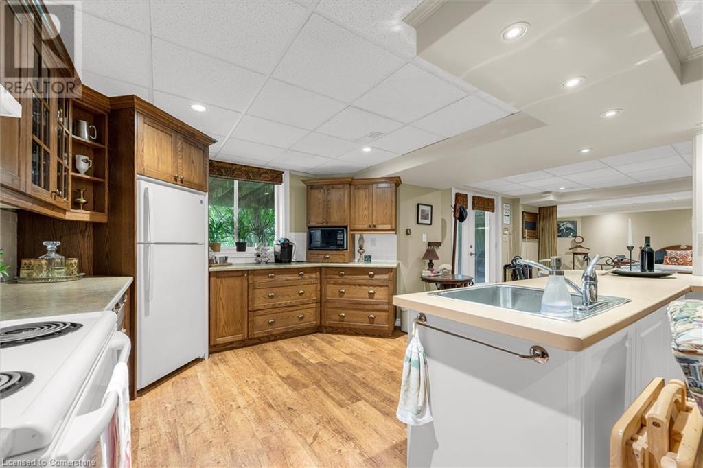 Photo 35 of 29 Gaines Avenue, Dundas ON