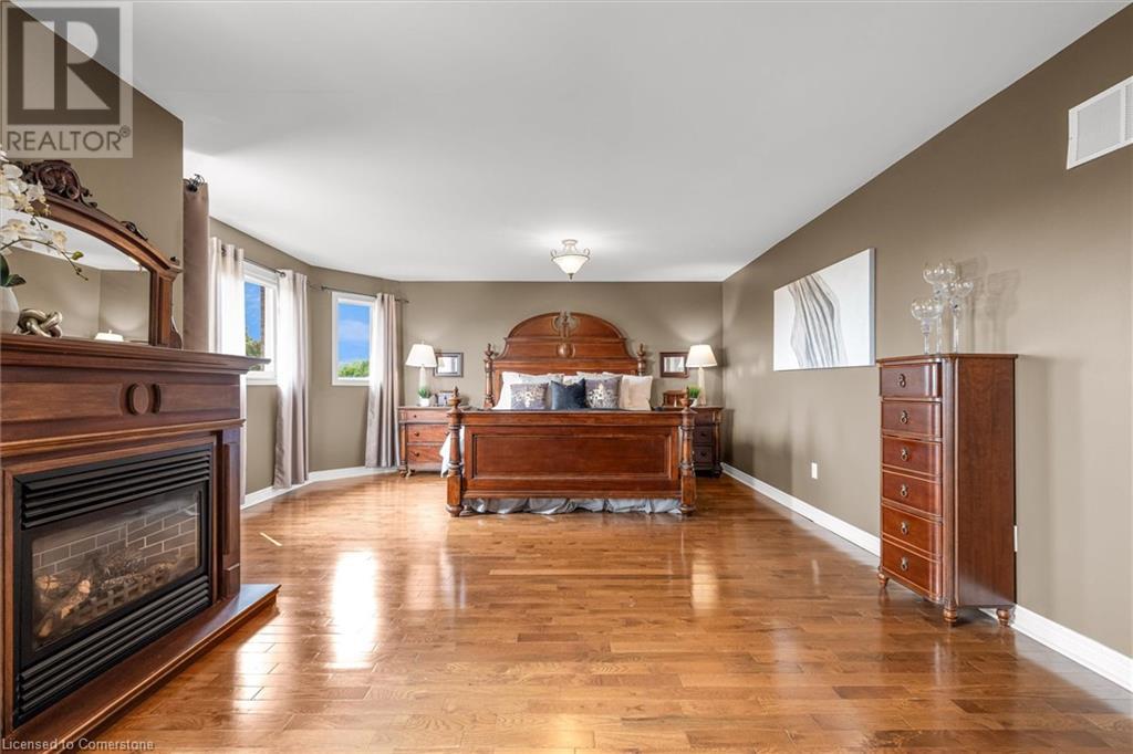 Photo 17 of 29 Gaines Avenue, Dundas ON