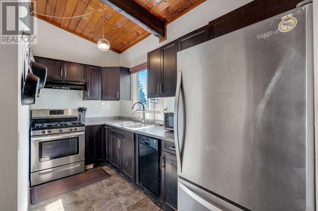 Single Family House Bi-level for Sale in  Rundlehorn Drive NE Pineridge Calgary 