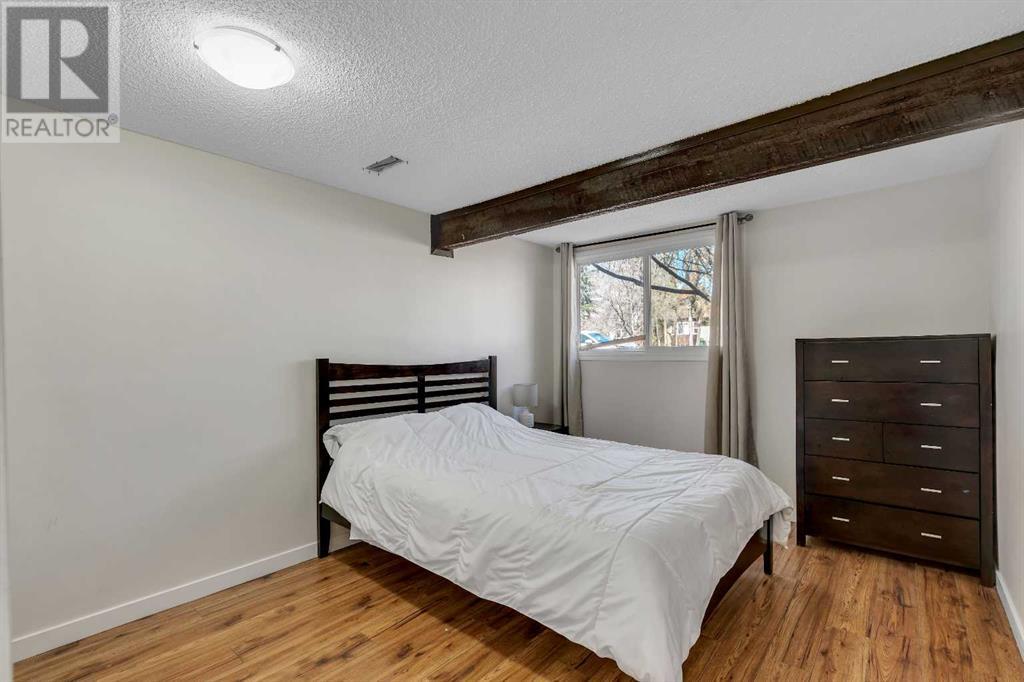 Single Family House Bi-level for Sale in  Rundlehorn Drive NE Pineridge Calgary 