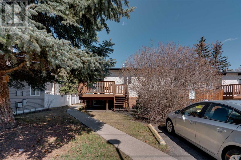 Single Family House Bi-level for Sale in  Rundlehorn Drive NE Pineridge Calgary 