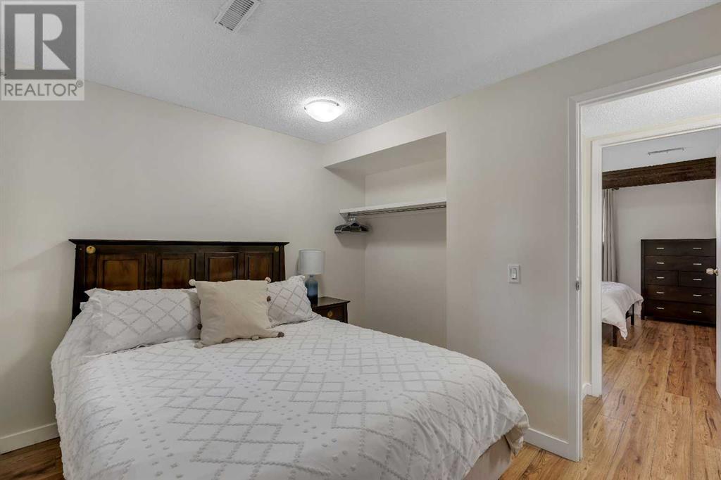 Single Family House Bi-level for Sale in  Rundlehorn Drive NE Pineridge Calgary 