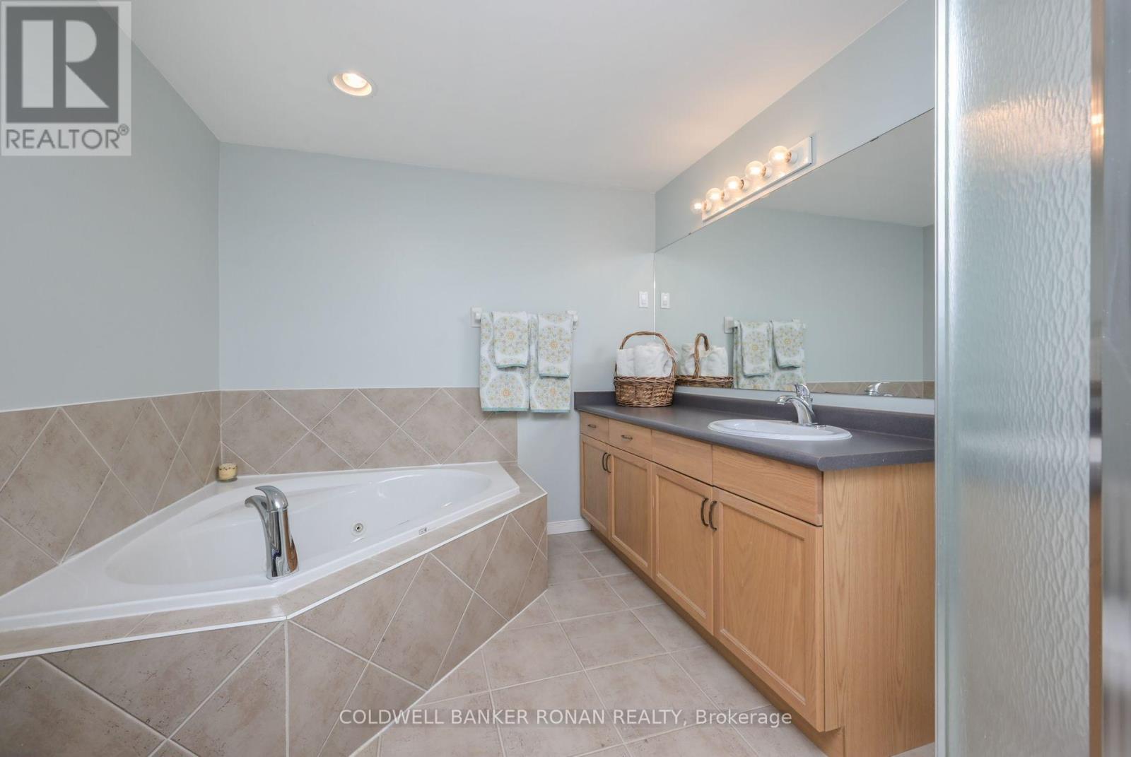 Photo 14 of 22 Chantler Road, New Tecumseth ON