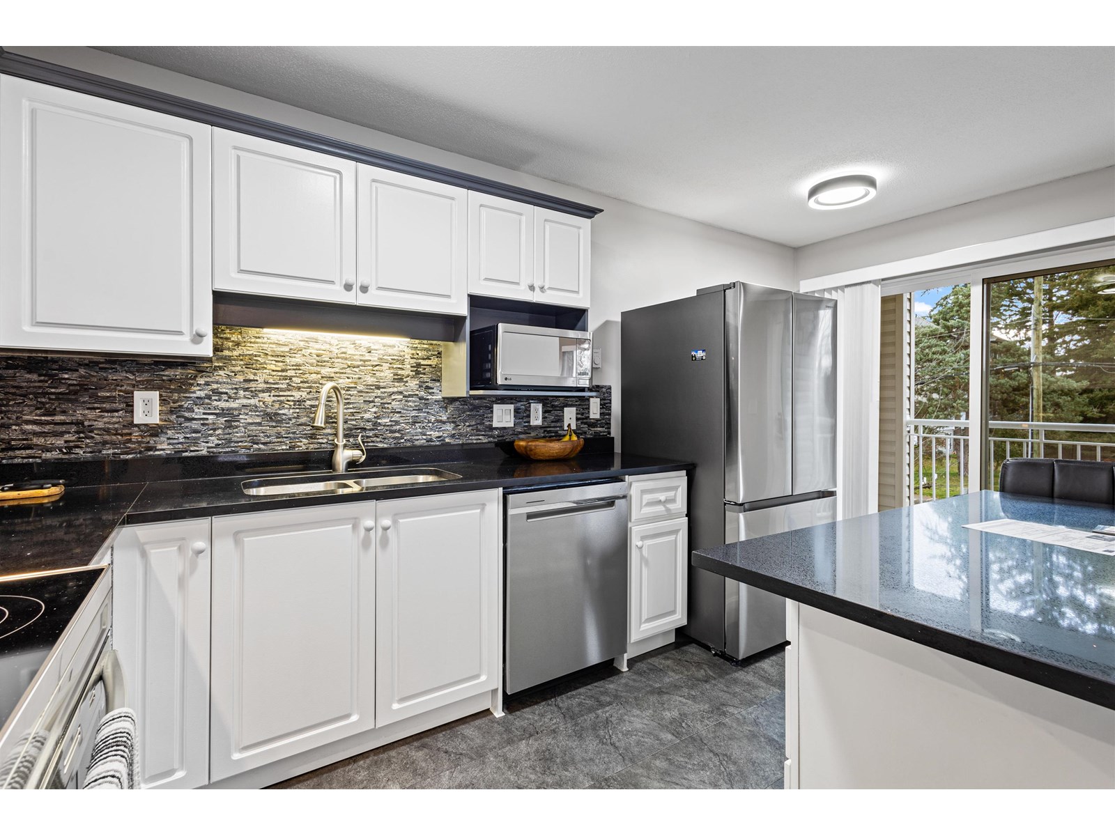 Photo 9 of 206 32120 Mt Waddington Avenue, Abbotsford BC