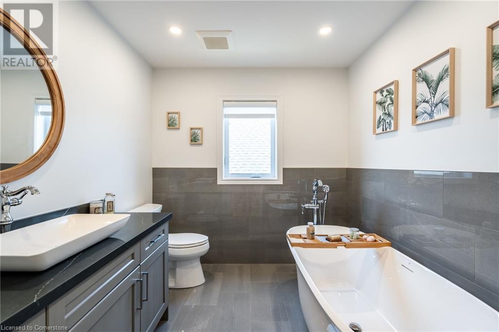 Photo 32 of 16 Whiting Drive, Paris ON