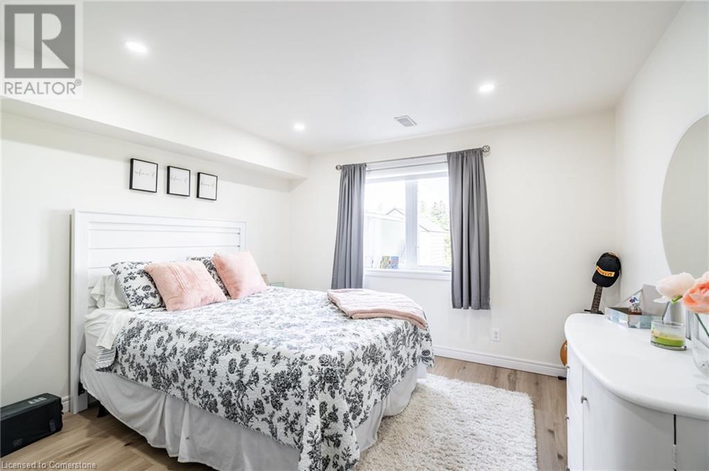 Photo 35 of 16 Whiting Drive, Paris ON