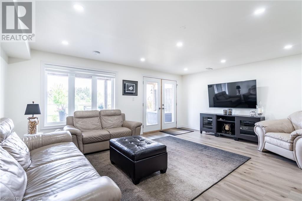 Photo 41 of 16 Whiting Drive, Paris ON