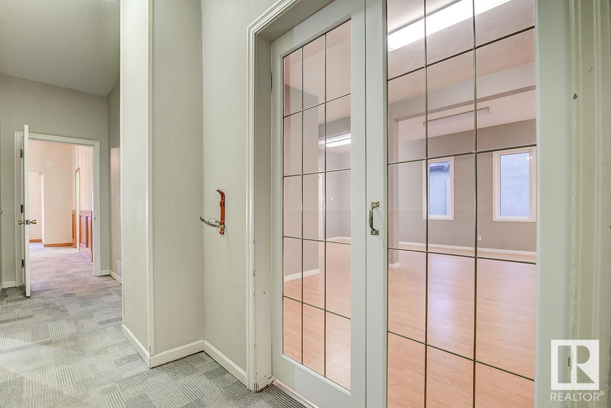 Photo 11 of 10541 81 Av Nw, Edmonton AB