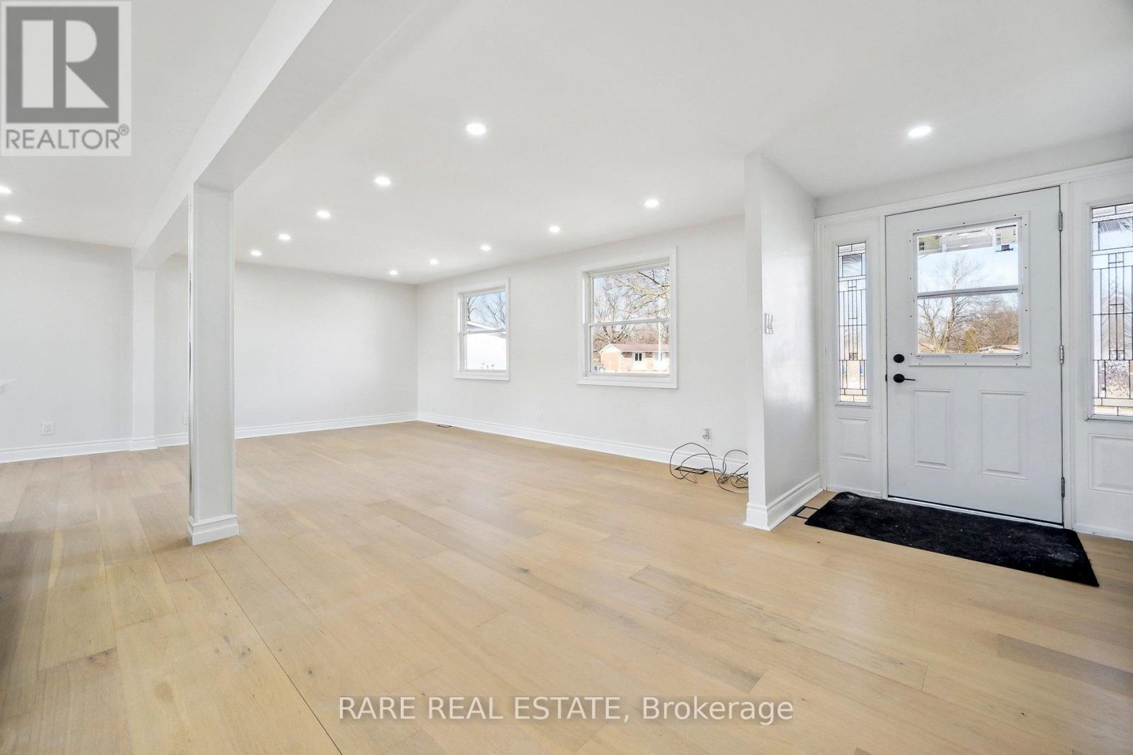 Photo 16 of 314 Laughton Crescent, Strathroycaradoc ON