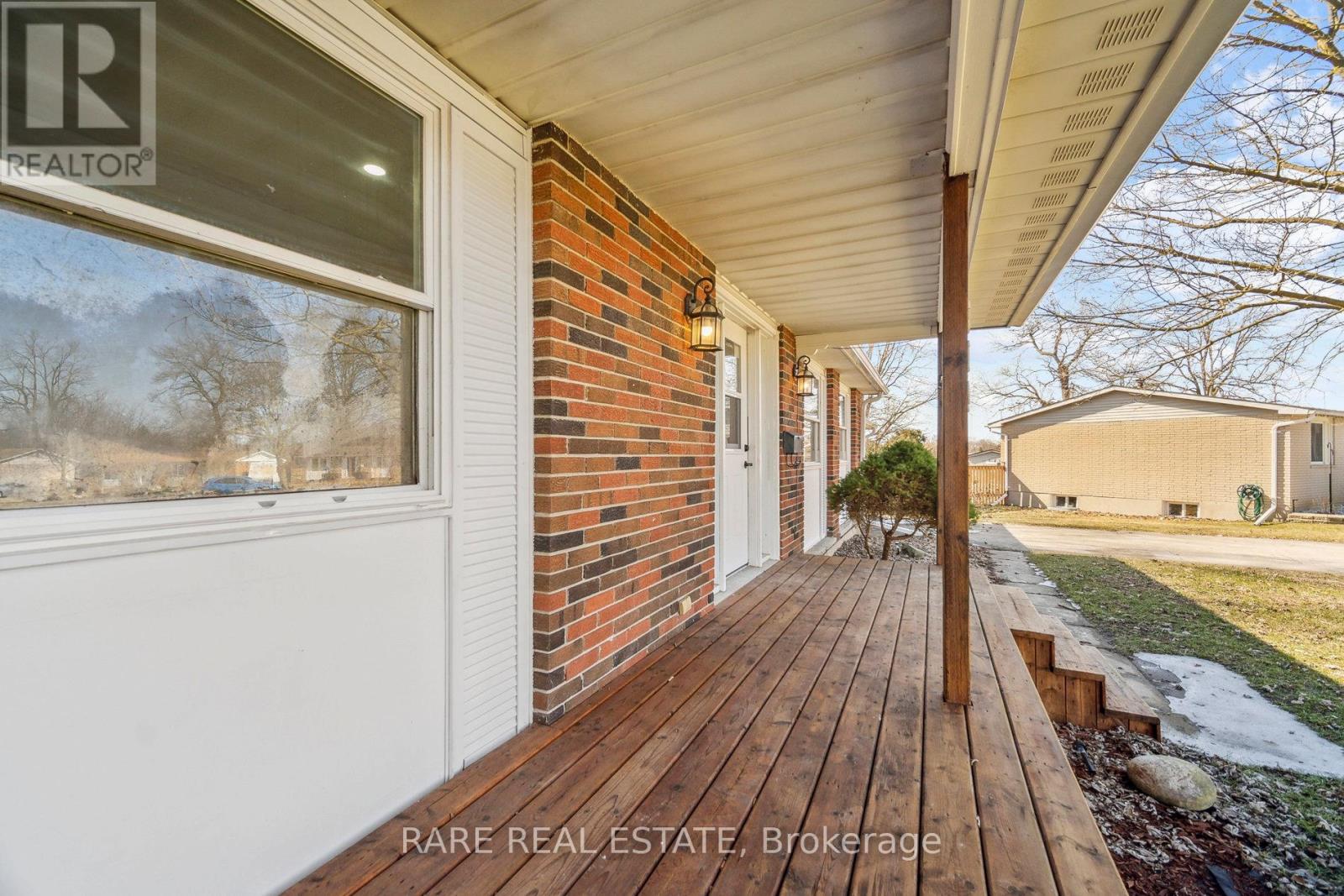 Photo 17 of 314 Laughton Crescent, Strathroycaradoc ON