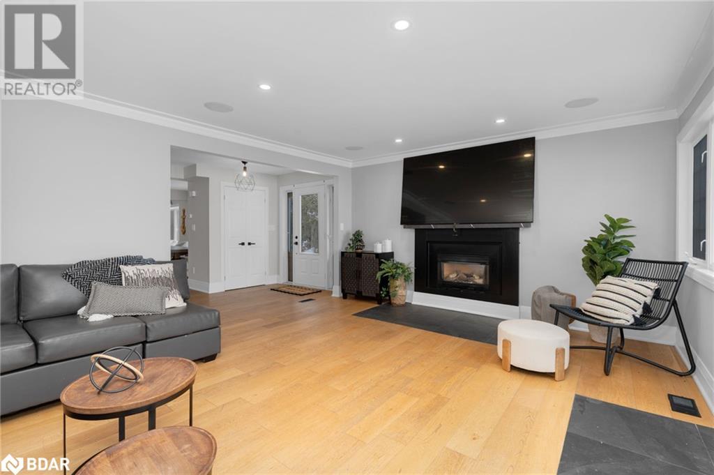 Photo 6 of 943 Barry Avenue, Innisfil ON
