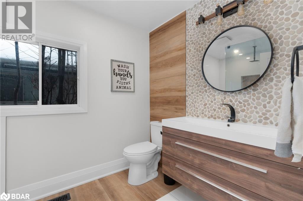 Photo 16 of 943 Barry Avenue, Innisfil ON