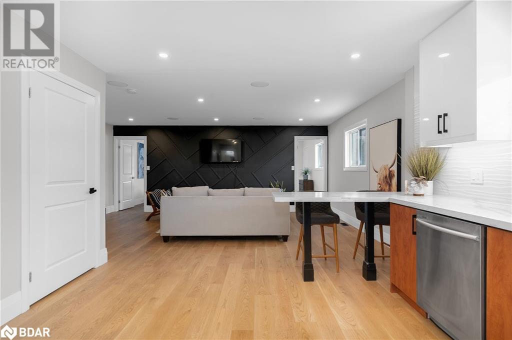 Photo 35 of 943 Barry Avenue, Innisfil ON