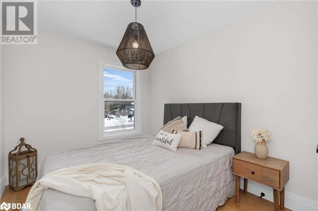 Photo 38 of 943 Barry Avenue, Innisfil ON