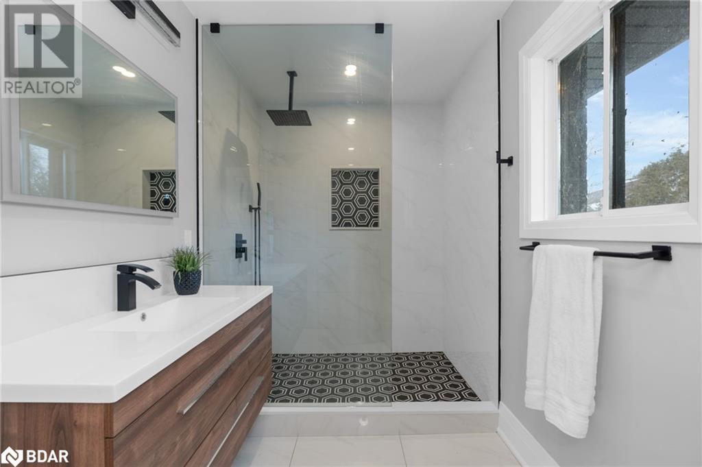 Photo 24 of 943 Barry Avenue, Innisfil ON