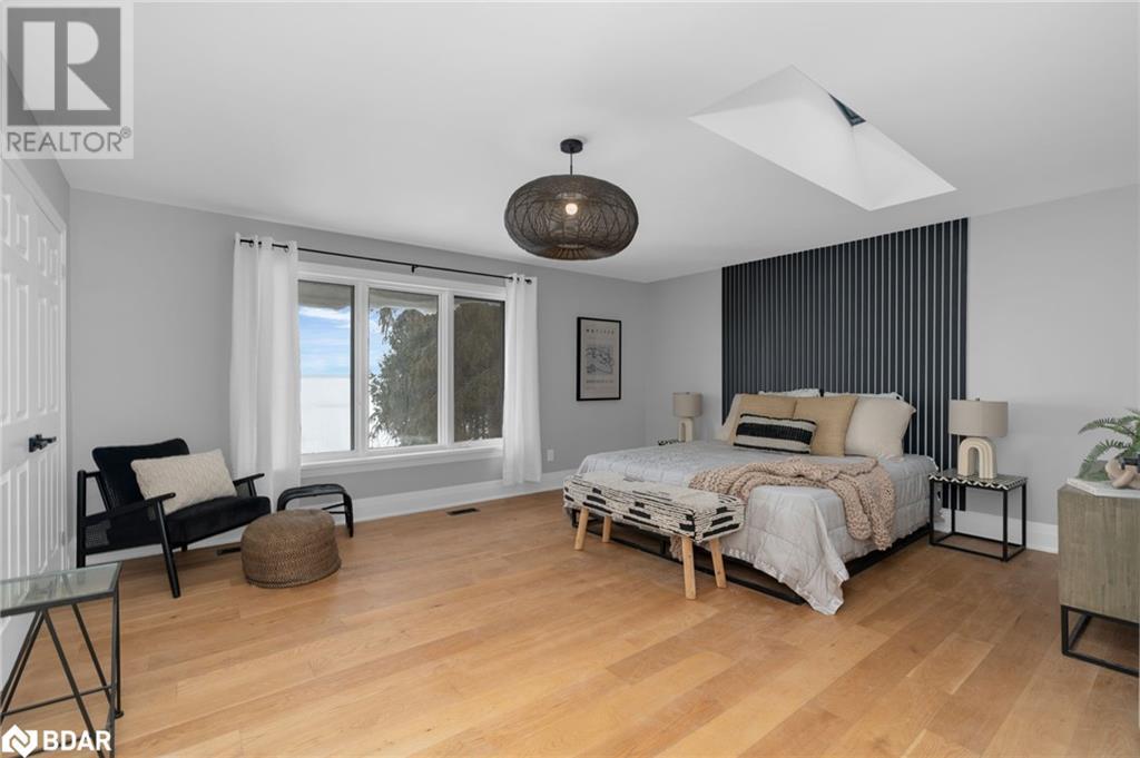 Photo 18 of 943 Barry Avenue, Innisfil ON