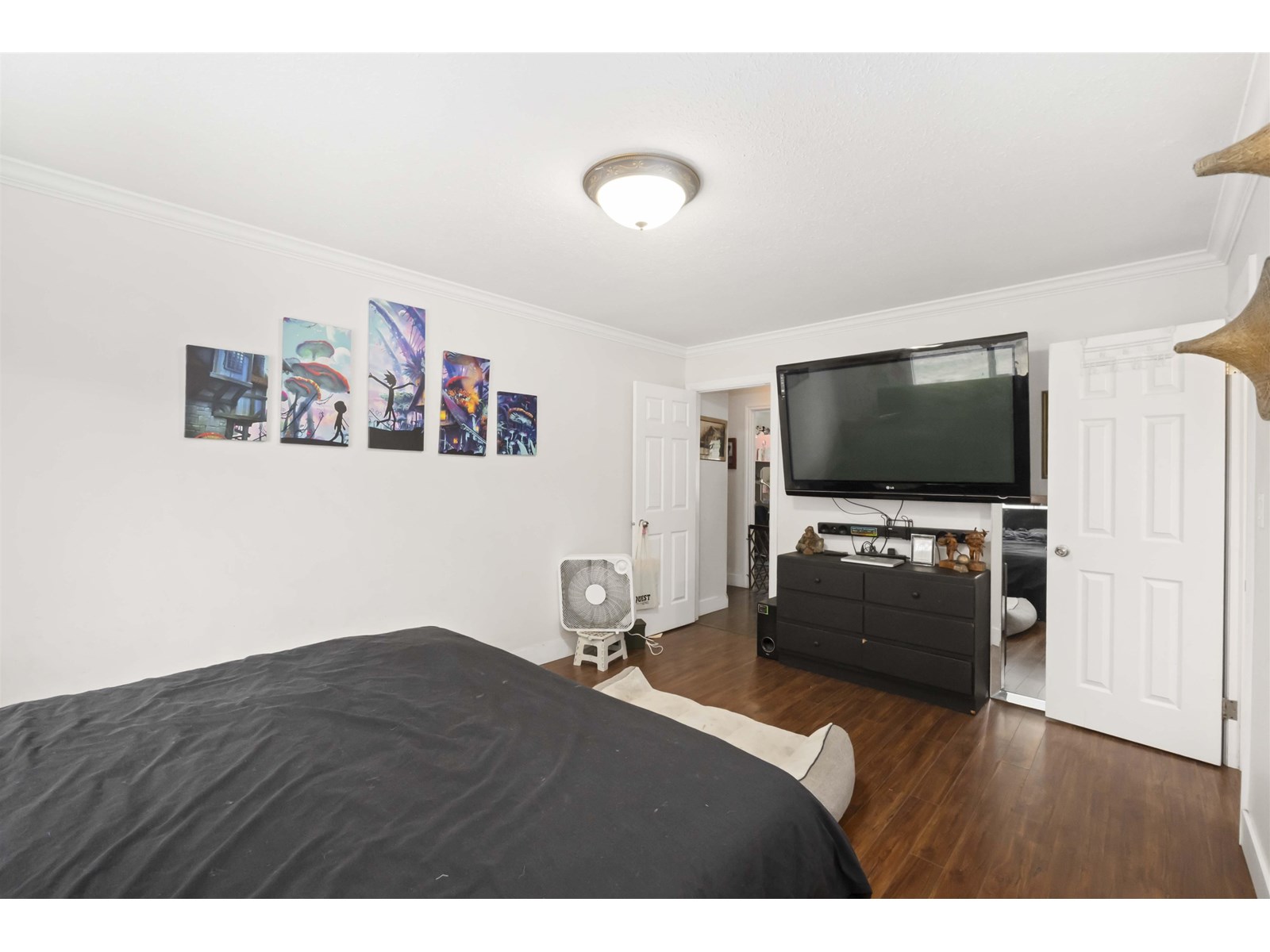 Photo 9 of 15491 Roper Avenue, White Rock BC