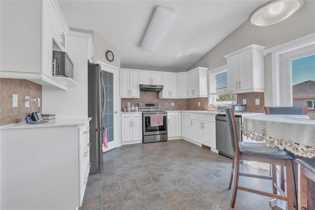 Photo 11 of 39 Barneveld Road, Winnipeg MB