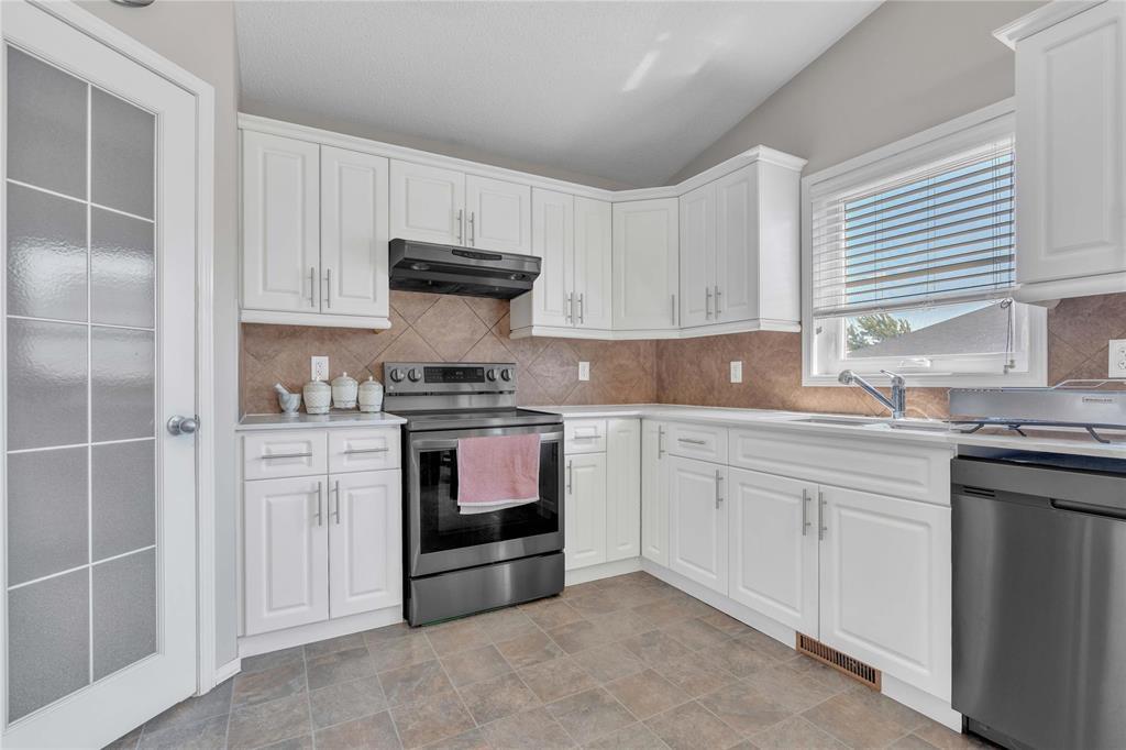 Photo 12 of 39 Barneveld Road, Winnipeg MB