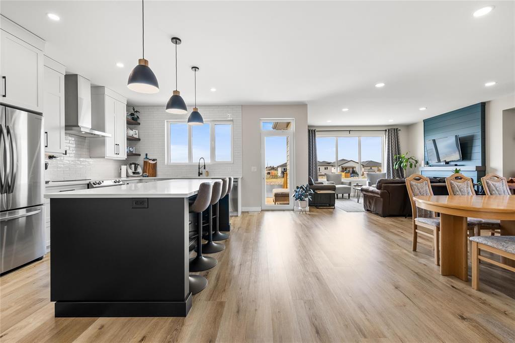 Photo 10 of 23 Murano Cove, Steinbach MB