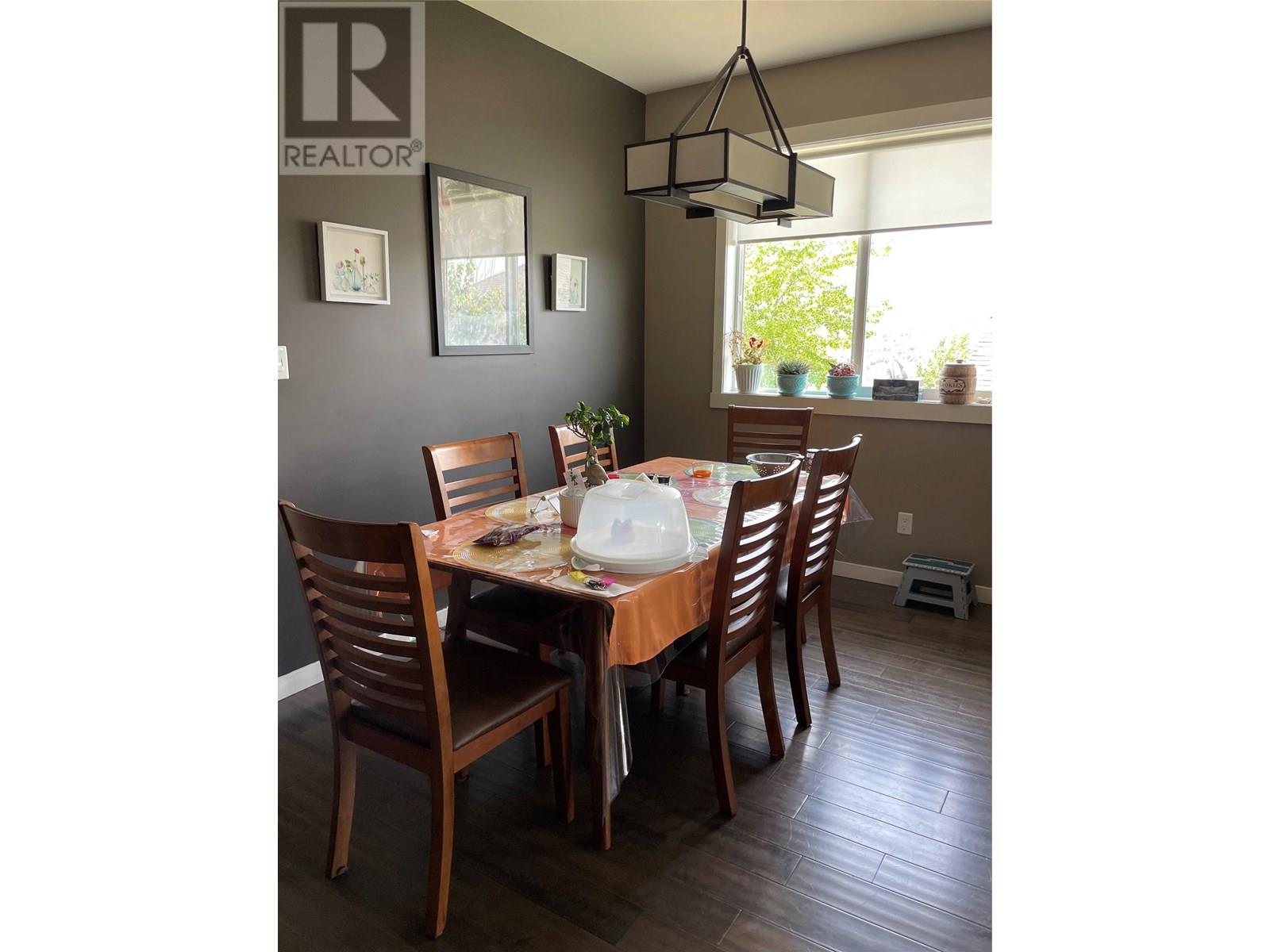 Photo 8 of 552 Trillium Drive, Kamloops BC