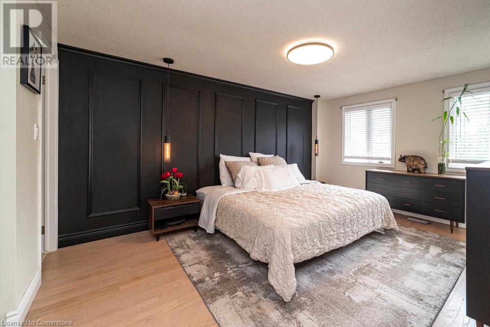 Photo 10 of 9 Bing Crescent, Stoney Creek ON