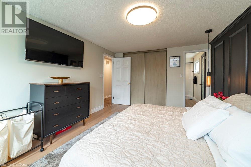 Photo 11 of 9 Bing Crescent, Stoney Creek ON