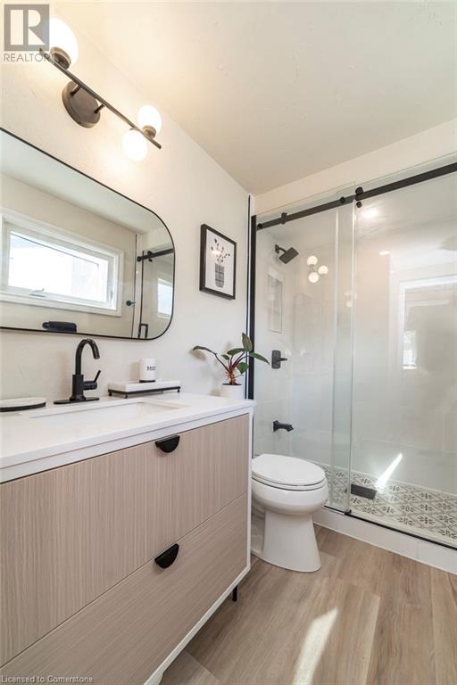 Photo 12 of 9 Bing Crescent, Stoney Creek ON