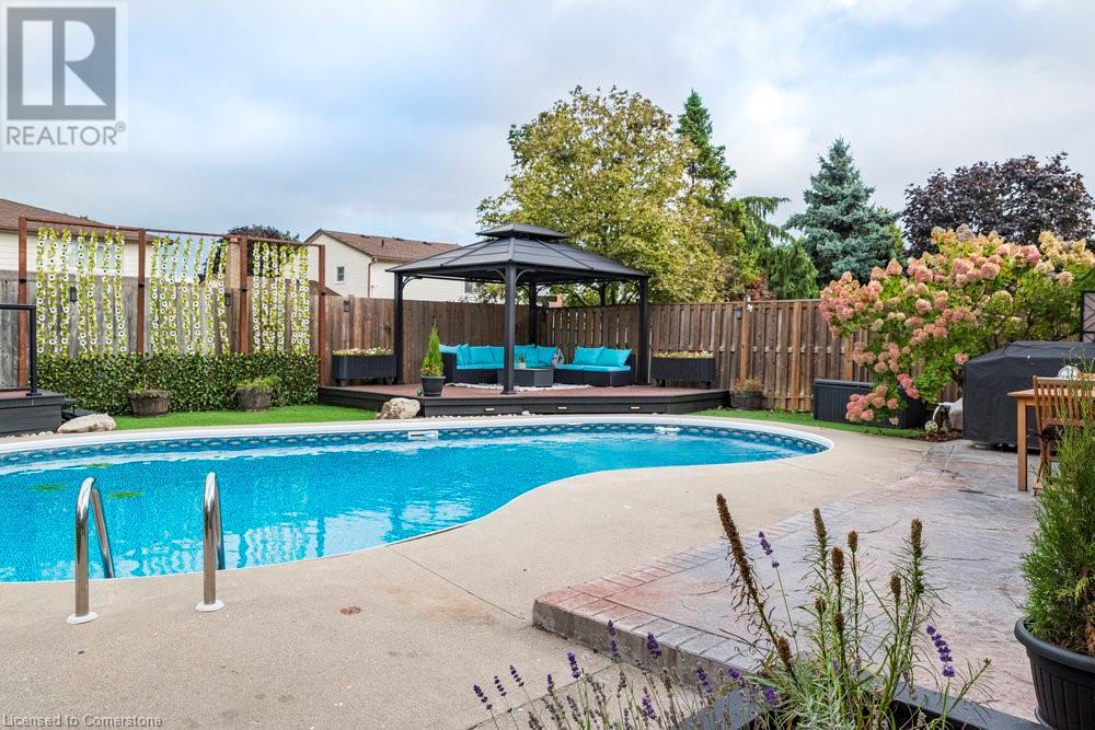 Photo 21 of 9 Bing Crescent, Stoney Creek ON
